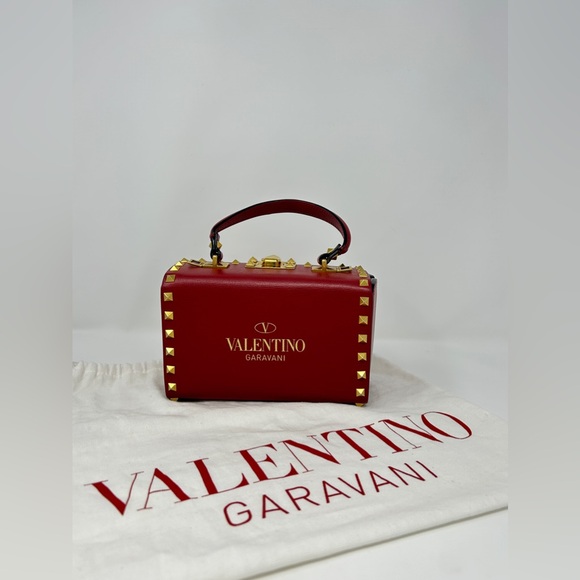 Valentino Garavani Lim. Edi. Alcove box bag in feat gld rockstuds & cross strap - Picture 11 of 14